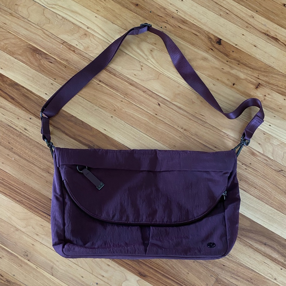 Lululemon Festival Bag, 10L, like new